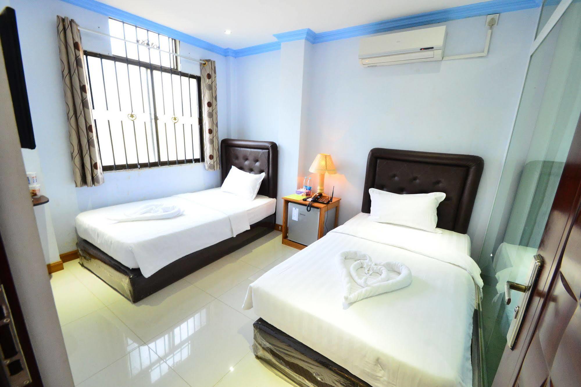 Woodland Hotel Yangon Exterior foto