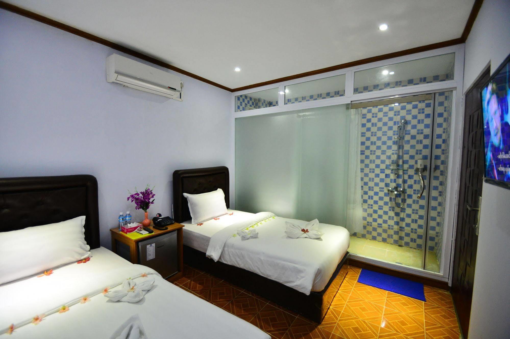 Woodland Hotel Yangon Exterior foto