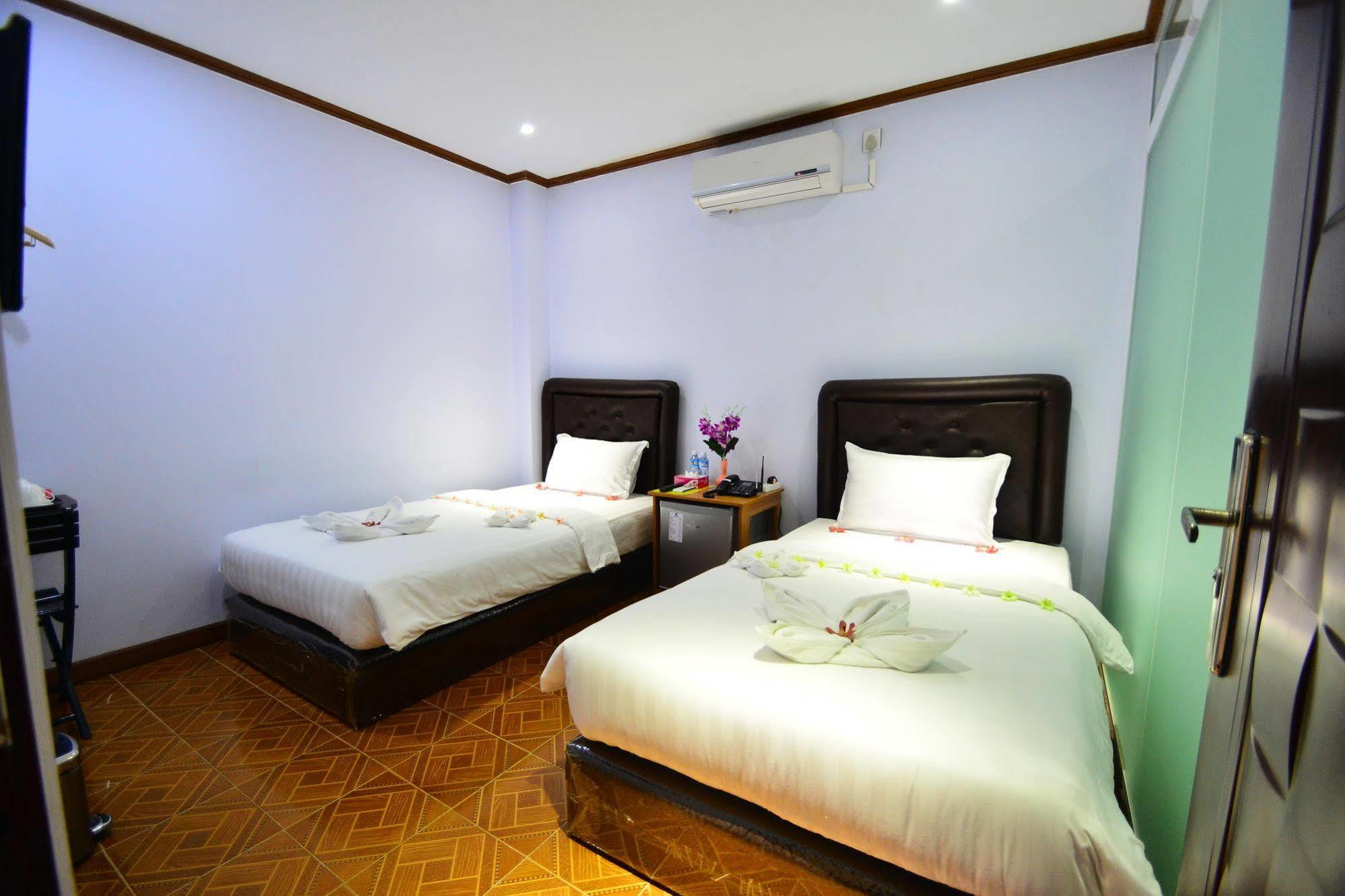Woodland Hotel Yangon Exterior foto