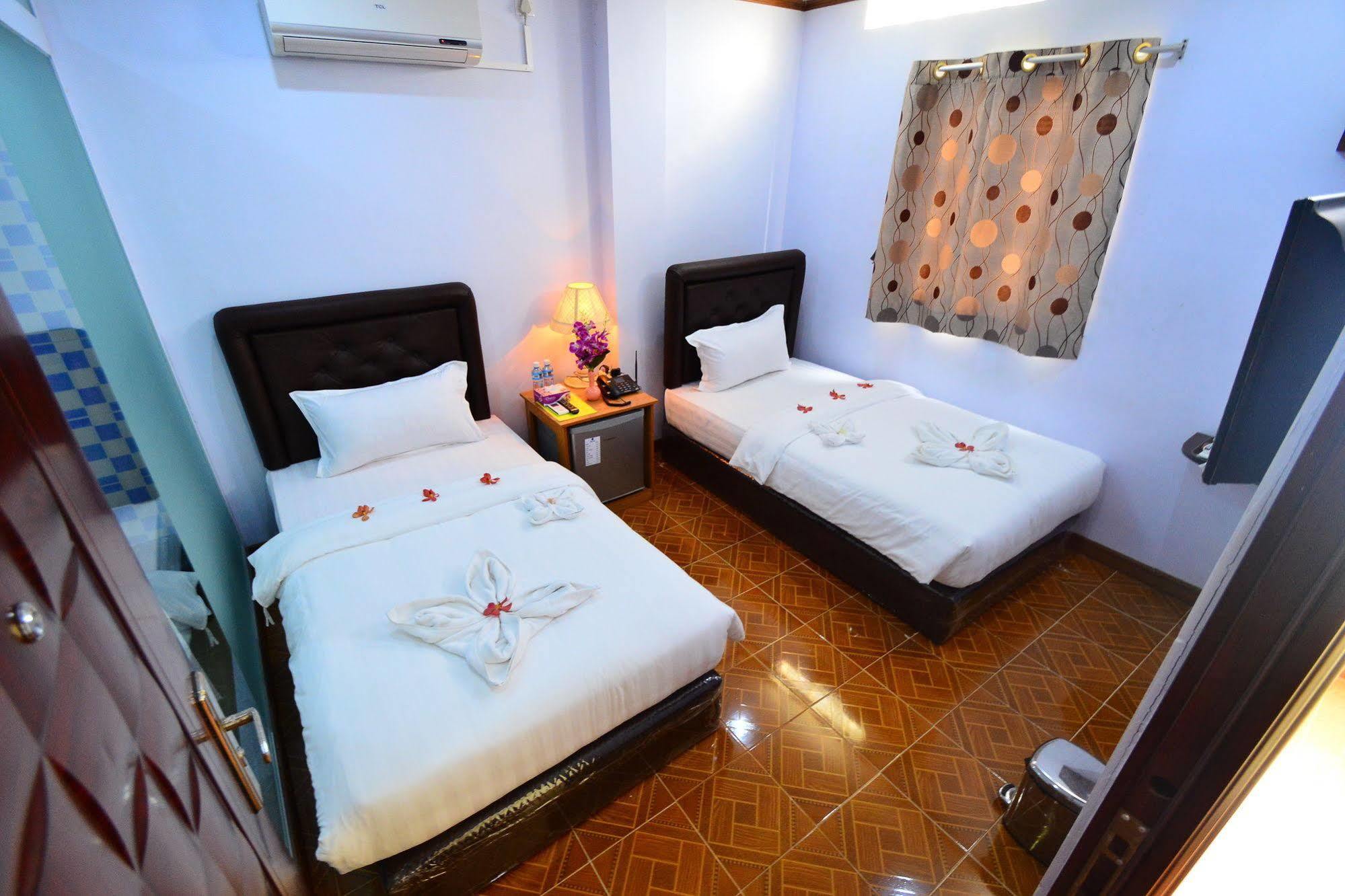 Woodland Hotel Yangon Exterior foto
