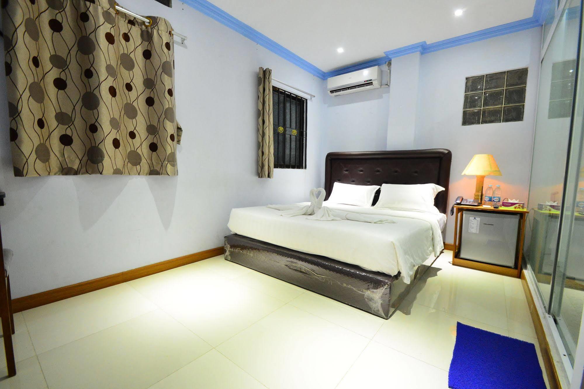 Woodland Hotel Yangon Exterior foto